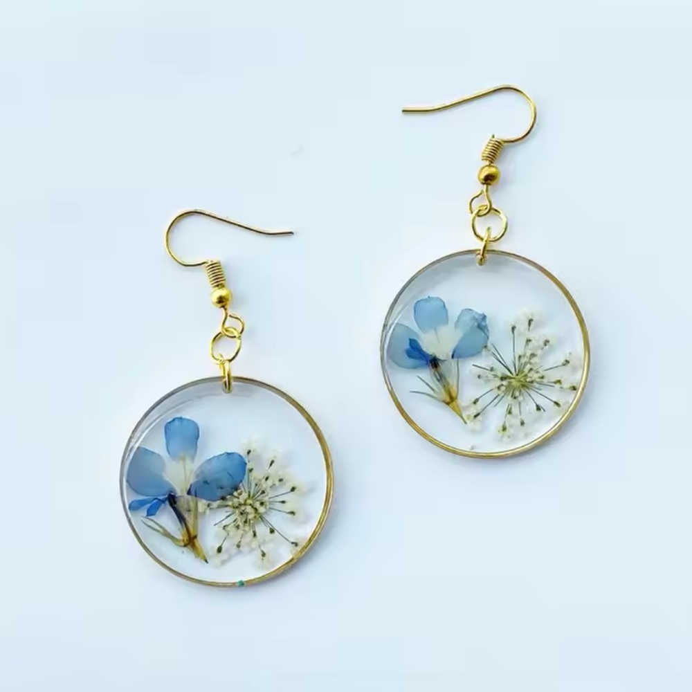 Earrings with natural flowers